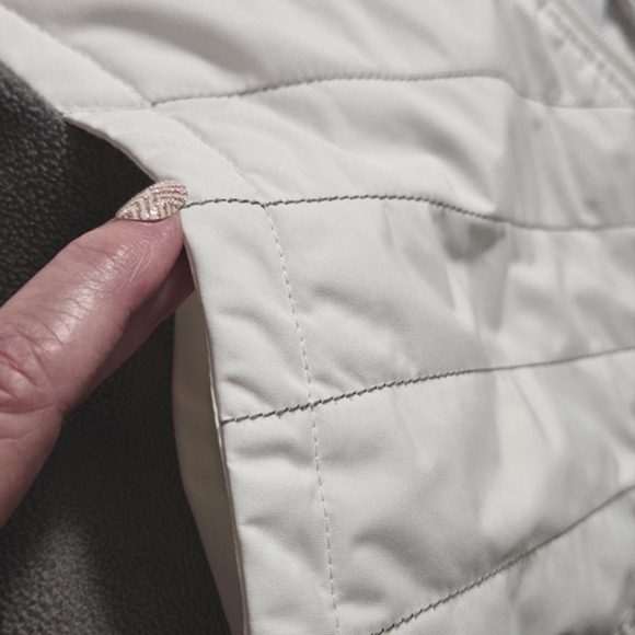 Women's Columbia White and Gray Quilted Vest - Picture 9 of 10